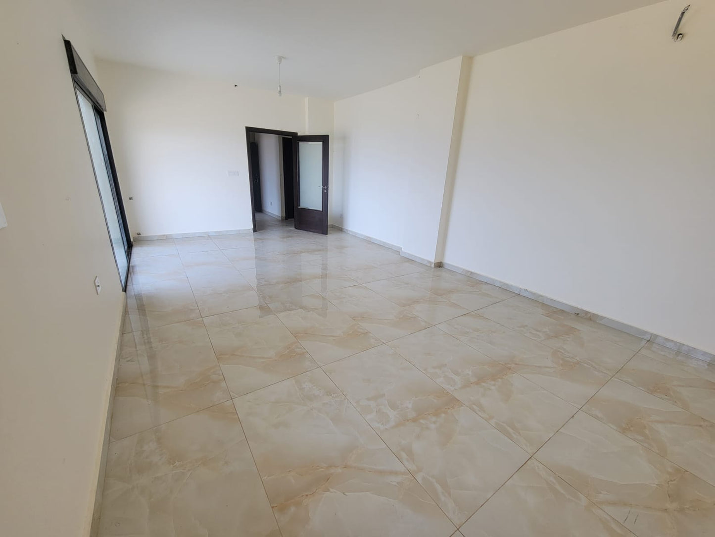 Apartment for sale in Halat - شقة للبيع في حالات GM109CD