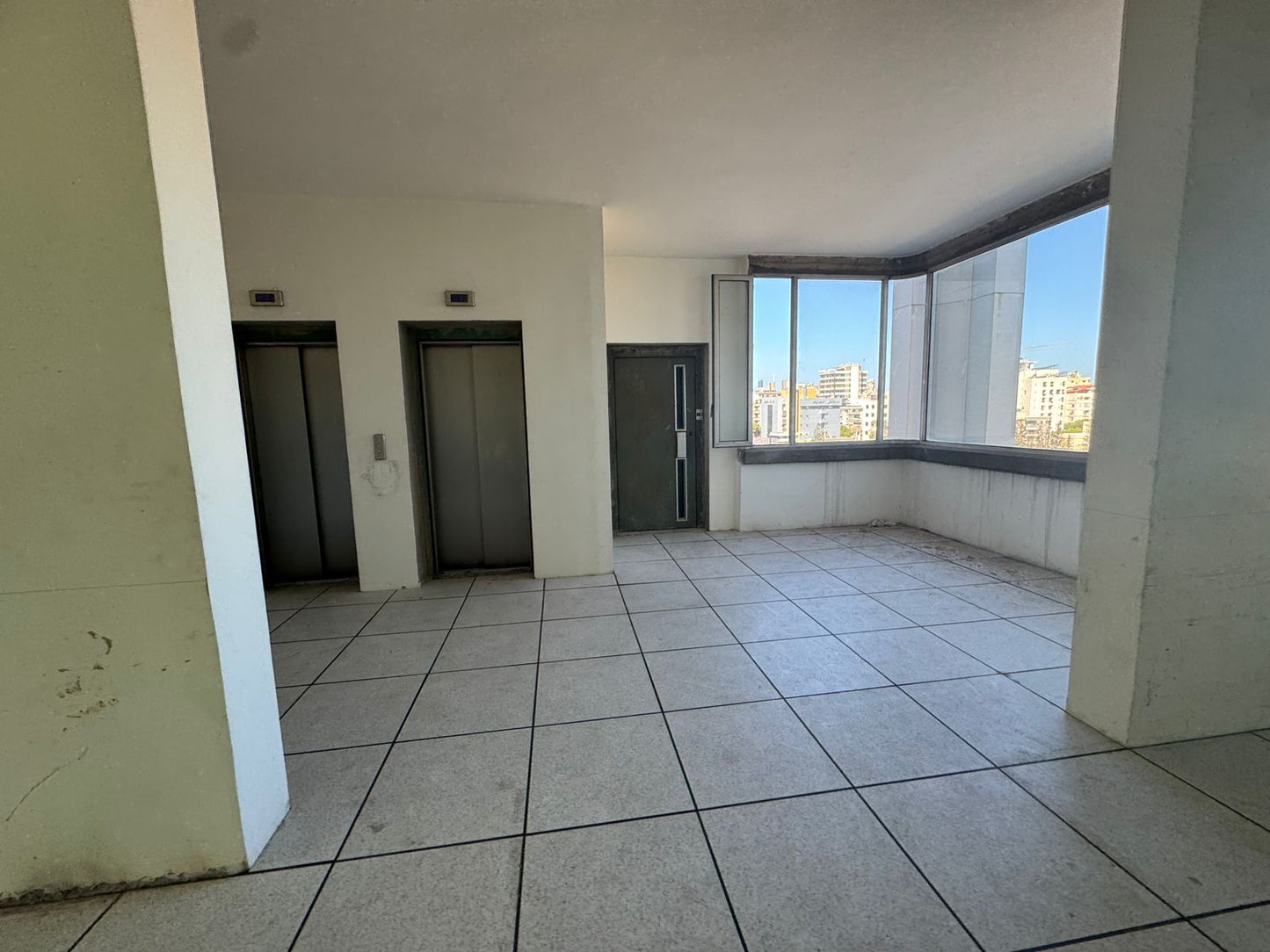 Office for rent in Sin El Fil - مكتب للإيجار في سن الفيل GM328R