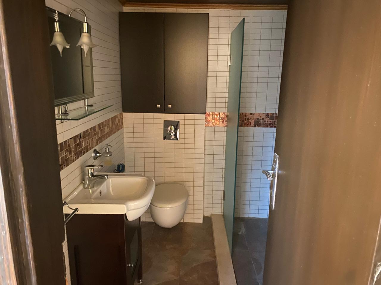 Apartment for sale in Haret Sakher - شقة للبيع في حارة صخر GM107RM