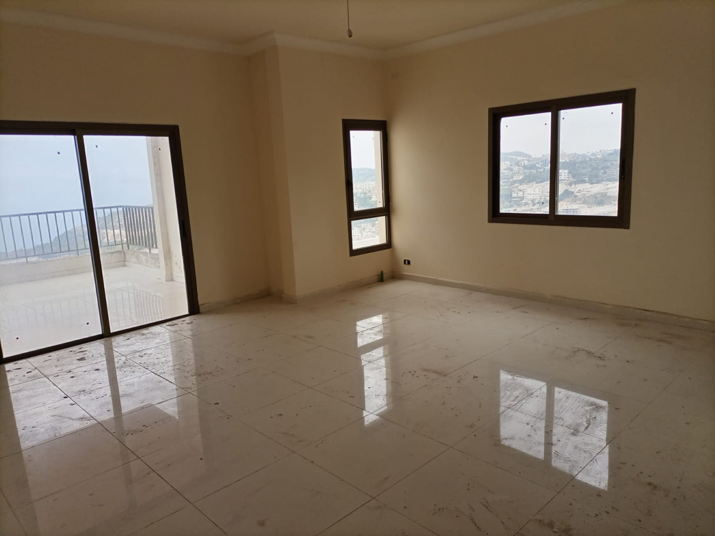 Apartment for sale in Ghedres - شقة للبيع في غدرِاس GM106RM
