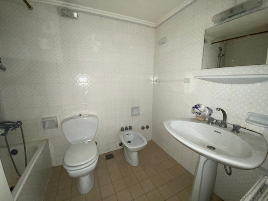 Apartment for Rent in Haret Sakher - شقة للإيجار في حارة صخر GM125YA