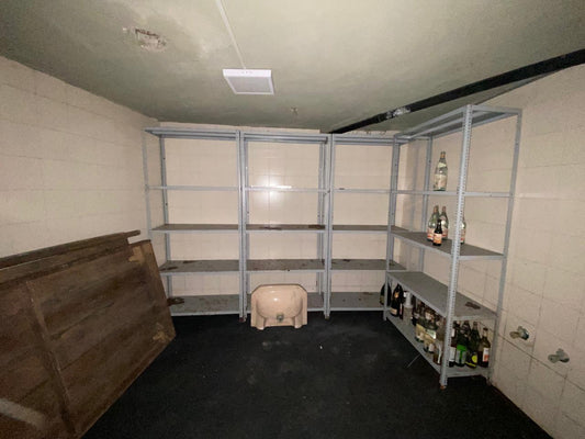 Commertial hall for rent in Jbeil - قاعة تجارية للإيجار في جبيل GM133MM