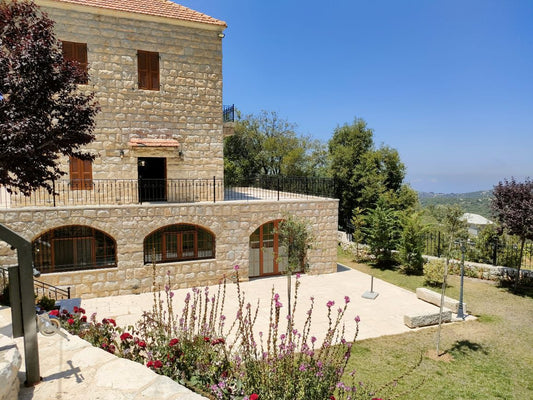 Triplex for sale in Meshmesh - منزل ثلاثي للبيع في مشمش GM132SZ