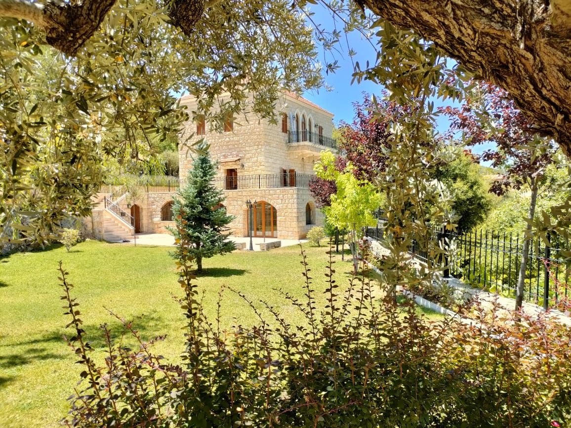 GMB186SZ - Triplex For Sale In Mechmech - تريبلكس للبيع في مشمش