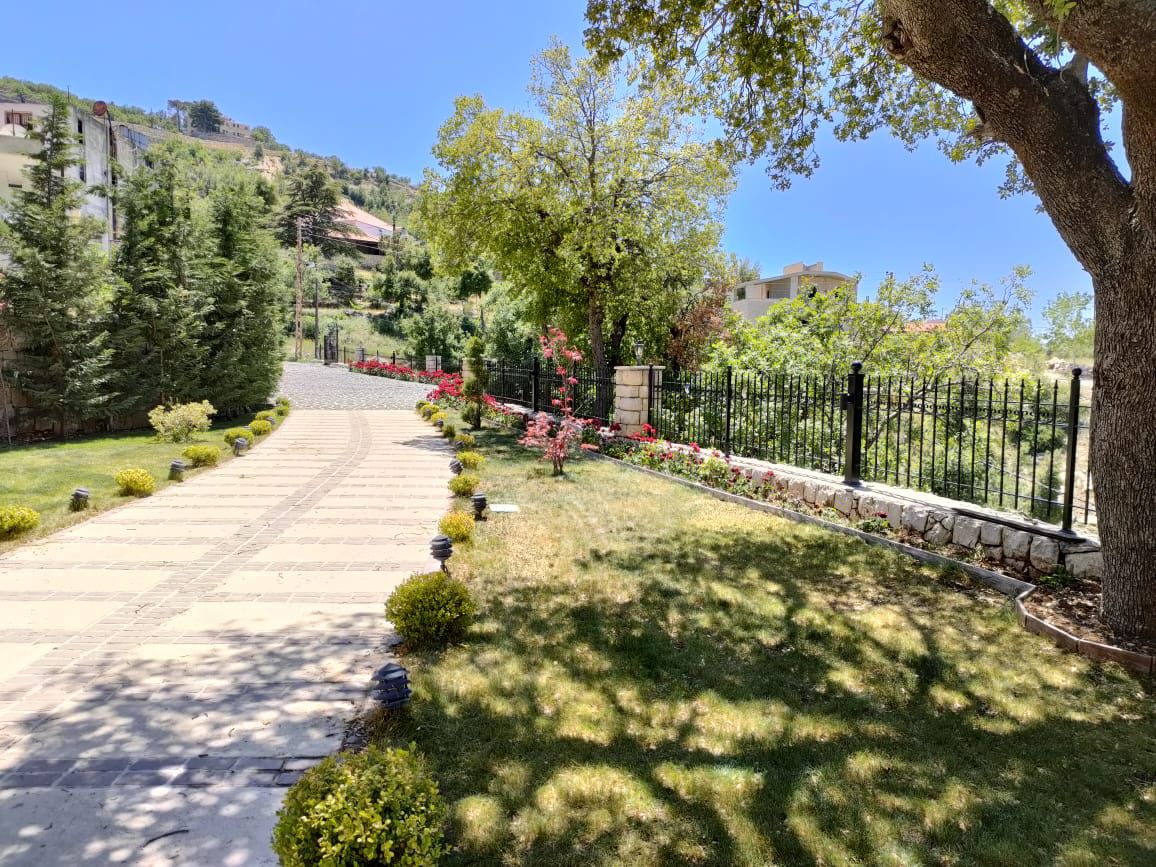 GMB186SZ - Triplex For Sale In Mechmech - تريبلكس للبيع في مشمش