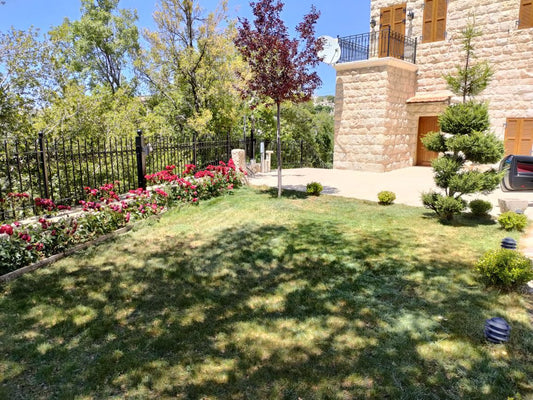 Triplex for sale in Meshmesh - منزل ثلاثي للبيع في مشمش GM132SZ