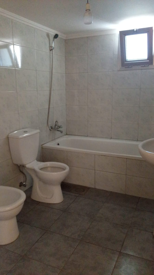 Apartment For Rent In Amchit - شقة للإيجار في عمشيت - GM106EM