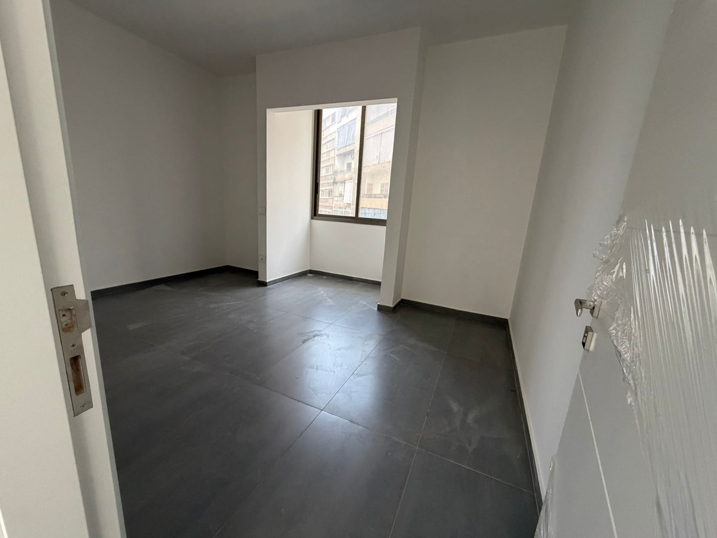 GMC398R Office for rent in Jdeideh - مكتب للإيجار في الجديدة