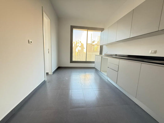 Apartment for rent in Sakiet Al Janzir - شقة للإيجار في ساقية الجنزير GM102AY