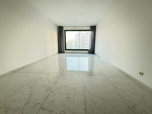 Apartment for sale in Sakiet Al Janzir - شقة للبيع في ساقية الجنزير GM103AY