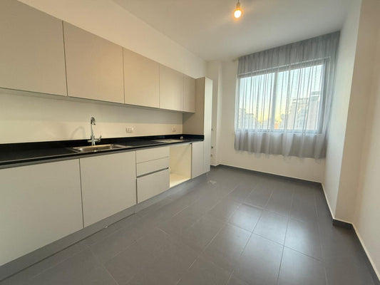 Apartment for sale in Sakiet Al Janzir - شقة للبيع في ساقية الجنزير GM103AY