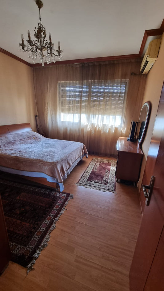 Apartment for sale in Sakiet Al Janzir - شقة للبيع في ساقية الجنزير GM111AY