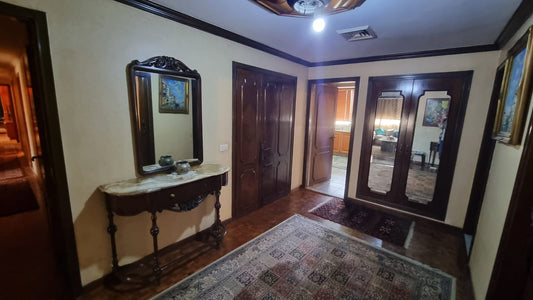 Apartment for sale in Sakiet Al Janzir - شقة للبيع في ساقية الجنزير GM111AY