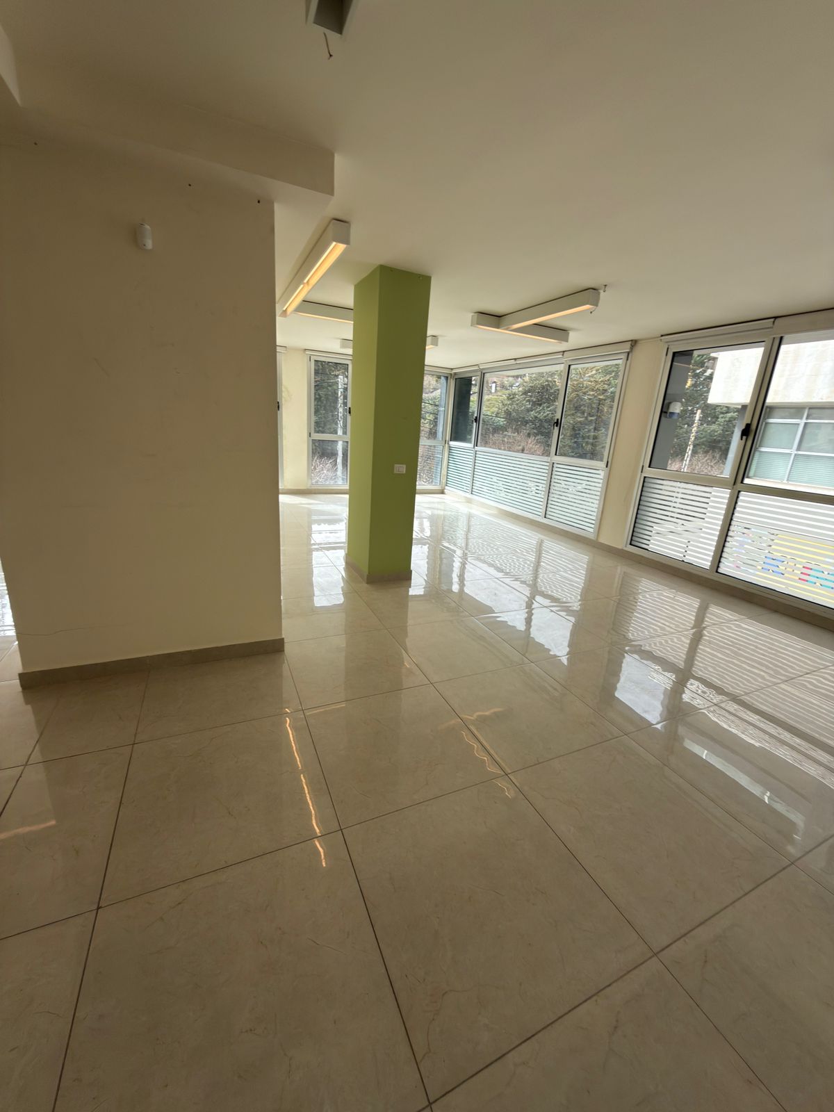 GMZ112CS Showroom for rent in Zahle - صالة عرض للإيجار في زحلة