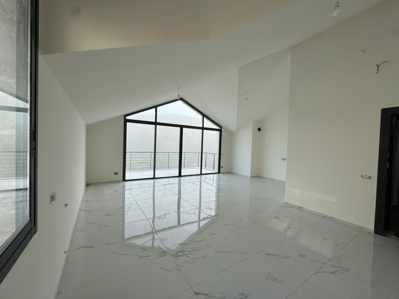 GMC439R Apartment for sale in Qonabet Baabdat - شقة للبيع