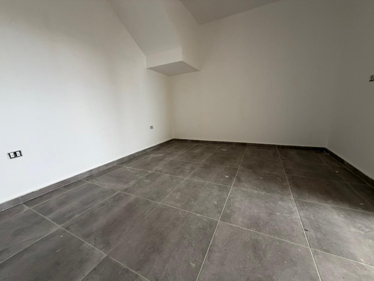 GMB123JC - Duplex With Roof For Rent In Blat - شقة دوبلكس