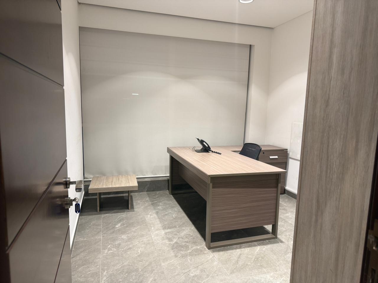 GMC465R Office for rent in Salloumi - مكتب للإيجار في الصالومي
