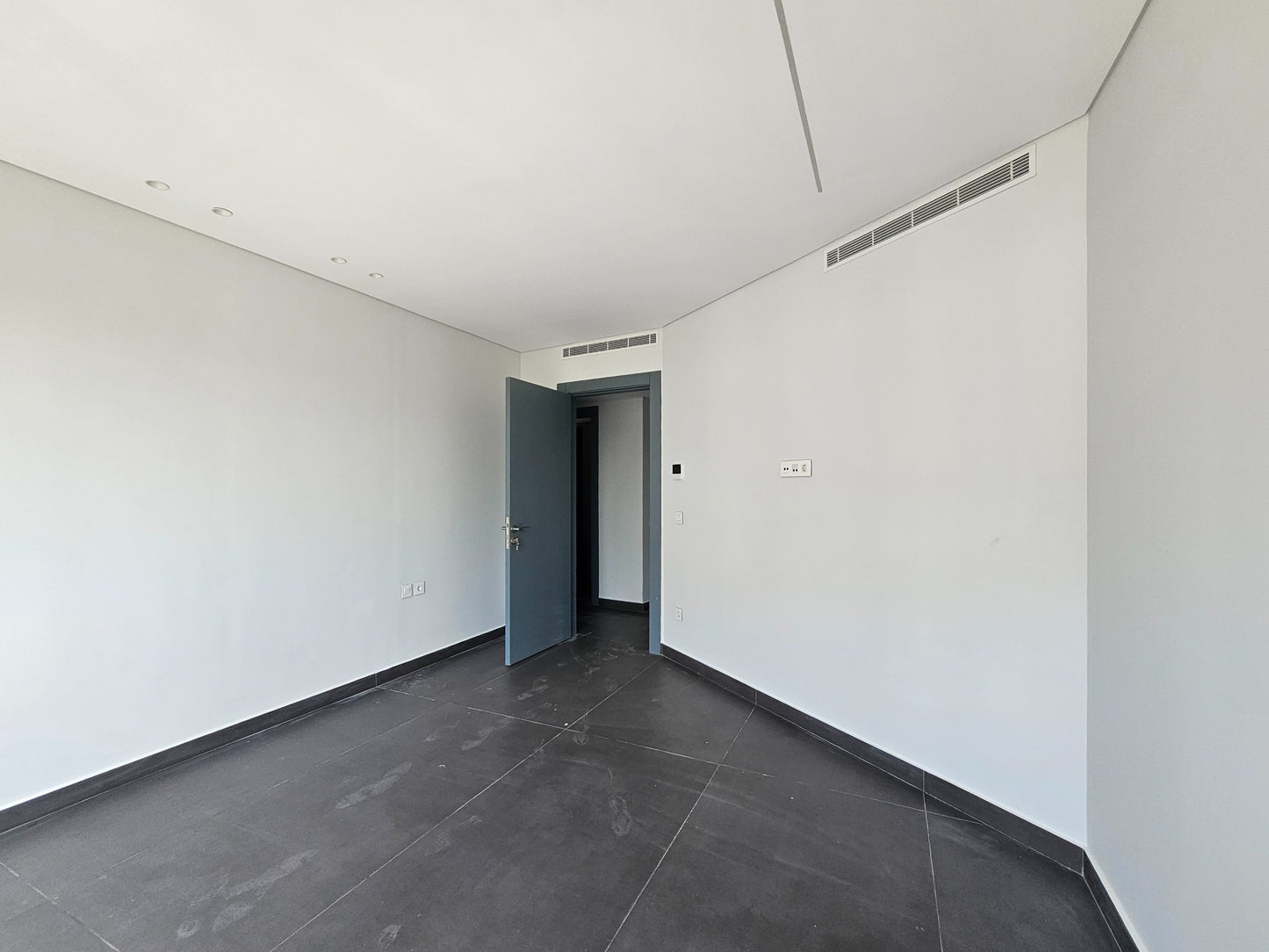 GMC151LG Apartment for sale in Achrafieh - شقة للبيع في الأشرفية