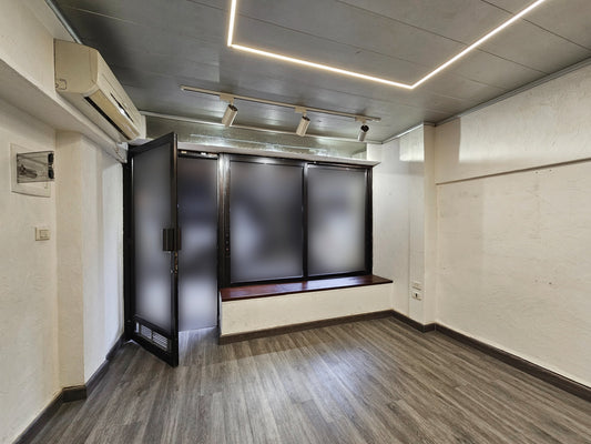 GMC152LG Shop for rent in Achrafieh - محل للإيجار في الأشرفية