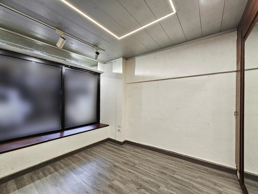 GMC152LG Shop for rent in Achrafieh - محل للإيجار في الأشرفية