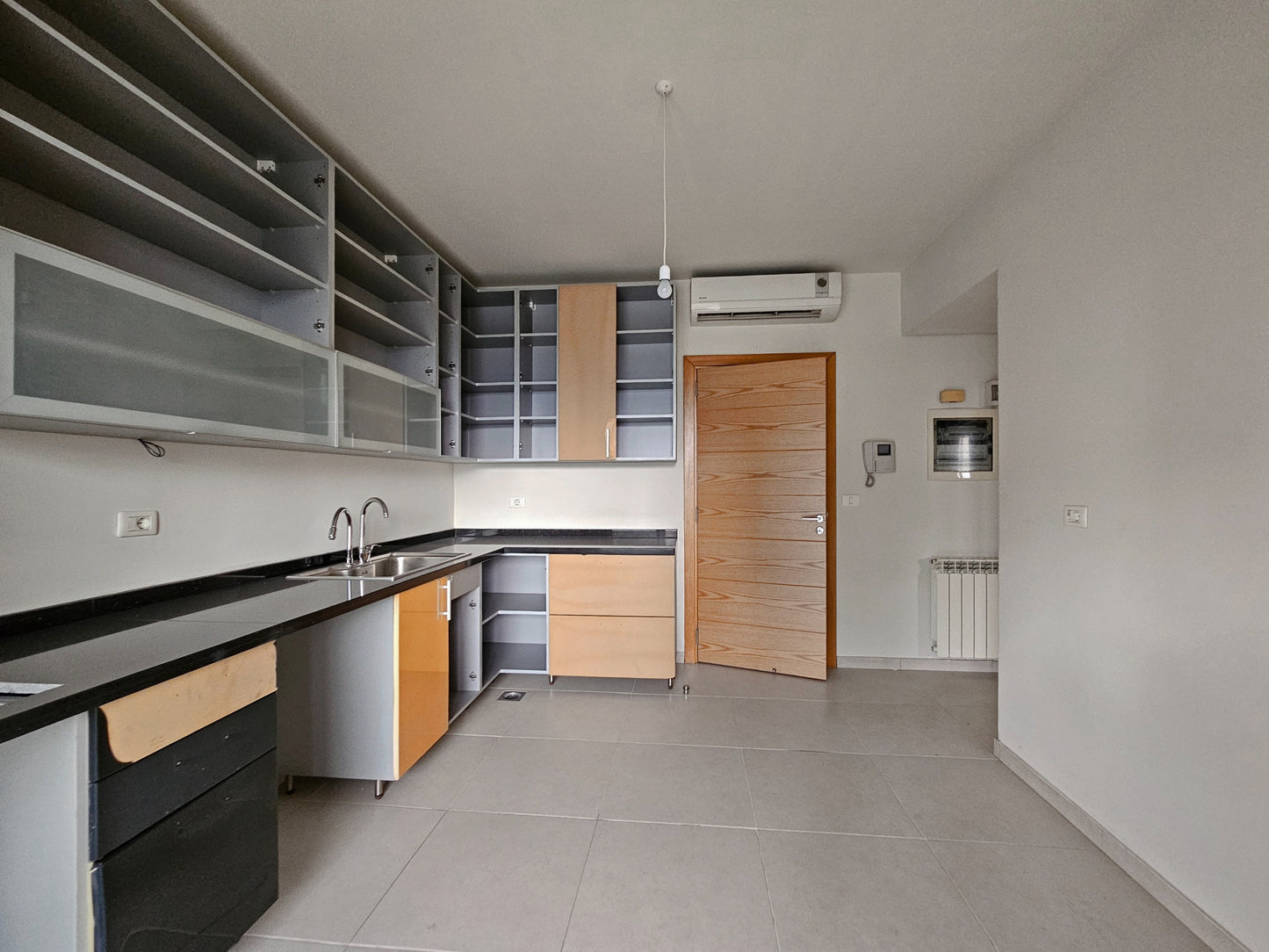 GMC162LG Apartment for sale in Achrafieh - شقة للبيع في الأشرفية