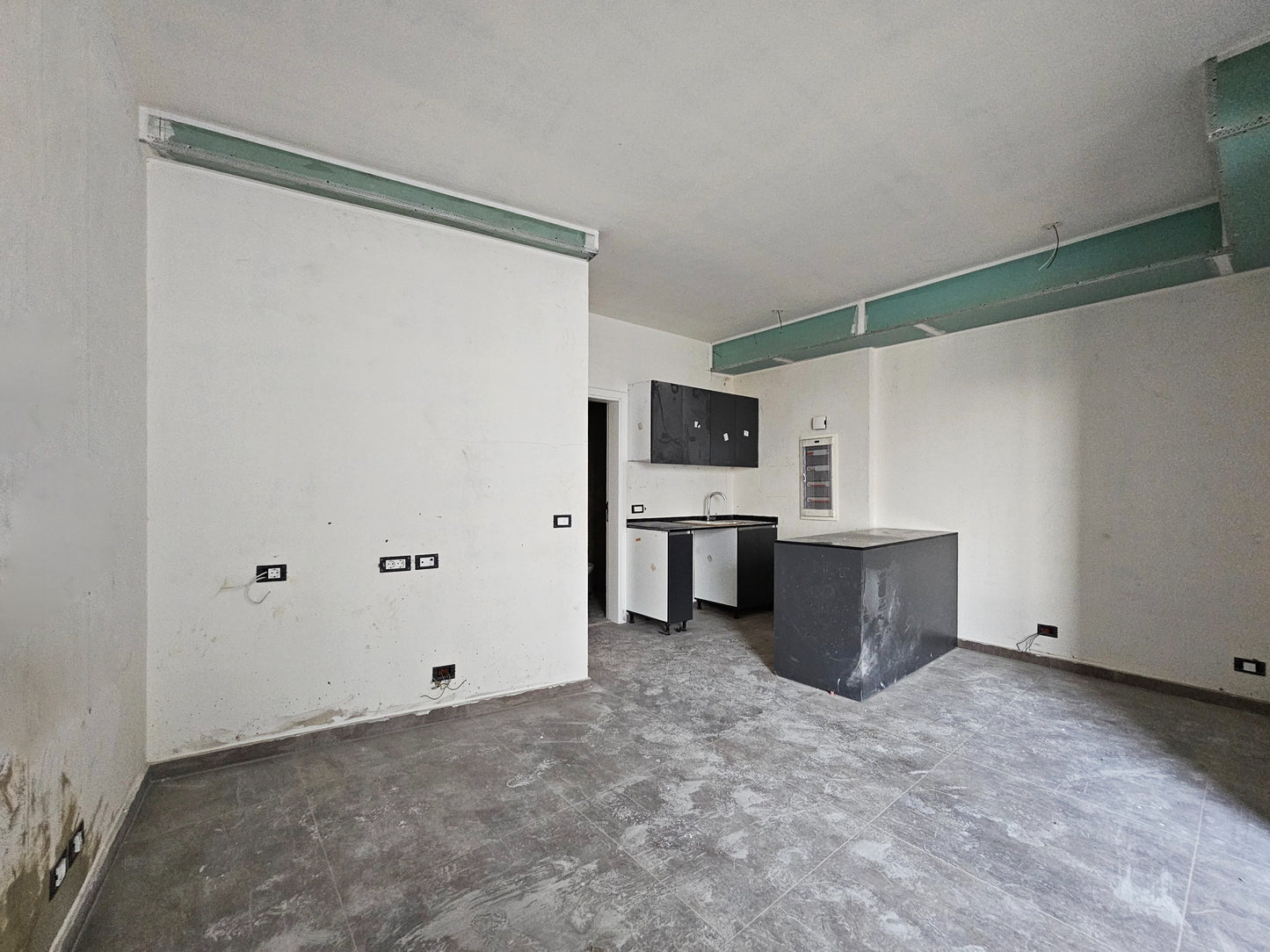 GMC163LG Apartment for sale in Achrafieh - شقة للبيع في الأشرفية